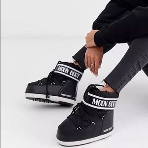 BLACK MOON BOOTS. NEVER WORN WITH TAG.
